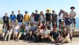 תמונה קבוצתית על רקע מישור החוף