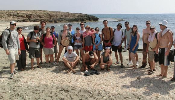 תמונה קבוצתית של הסטודנטים והמרצה